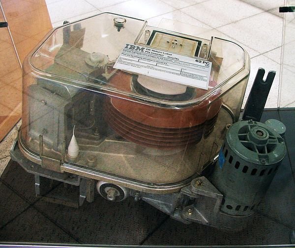 Primer HDD creado para un ordenador.