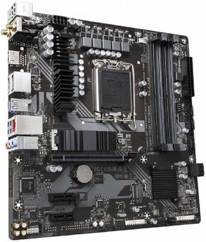 Una placa base de color oscuro con varias ranuras para RAM.