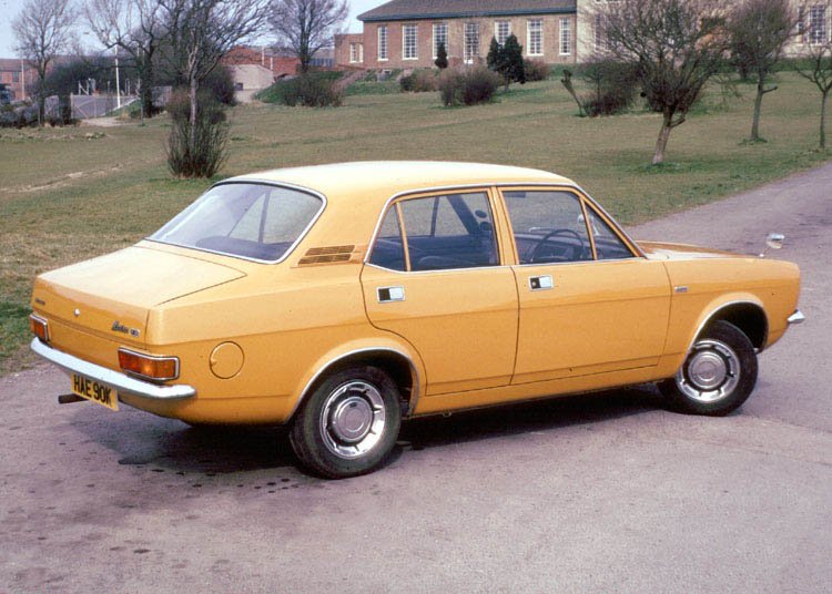 un Morris marina amarilla