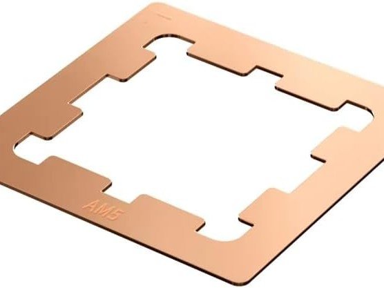 un marco para cpu am5 de color bronce