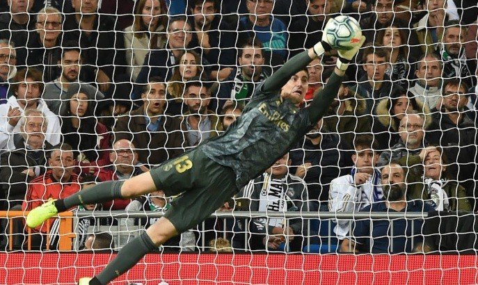 Courtois haciendo una parada